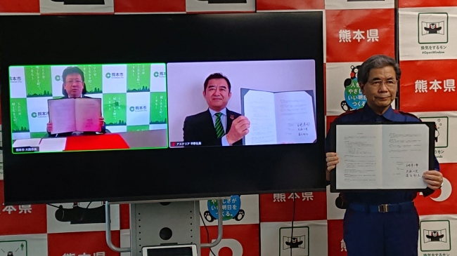写真左：大西熊本市長、写真中：アステリア株式会社　平野代表取締役社長、写真右：蒲島熊本県知事