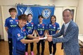「スフィーダ世田谷FC応援バナナ」寄付金贈呈式をサミットストア砧店にて実施