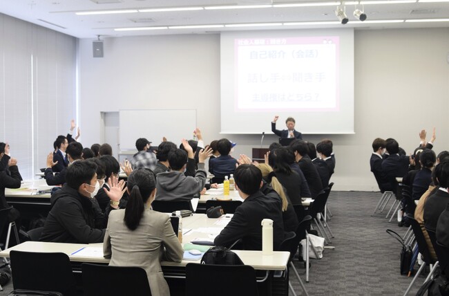 高卒の新社会人向け研修「ルーキーズクラブ」