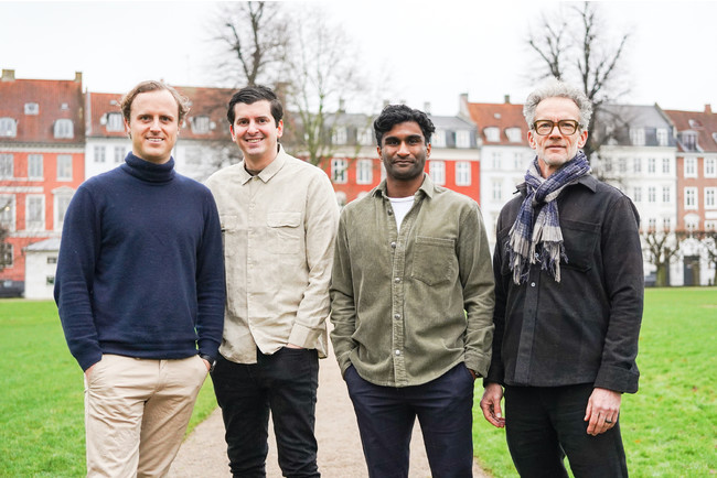 左から：投資家のクリスチャン・アルンステレット、共同創業者のバジリ・ブラント、パスカー・シバム、デザイナーのヤコブ・ワグナー