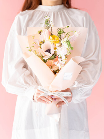 アネモネとチューリップの桜色生花ブーケ S