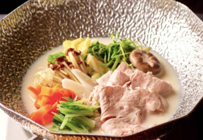 コラーゲンと嬉野温泉豆腐の豆乳鍋（一人一鍋にてご提供、冬神楽お料理）