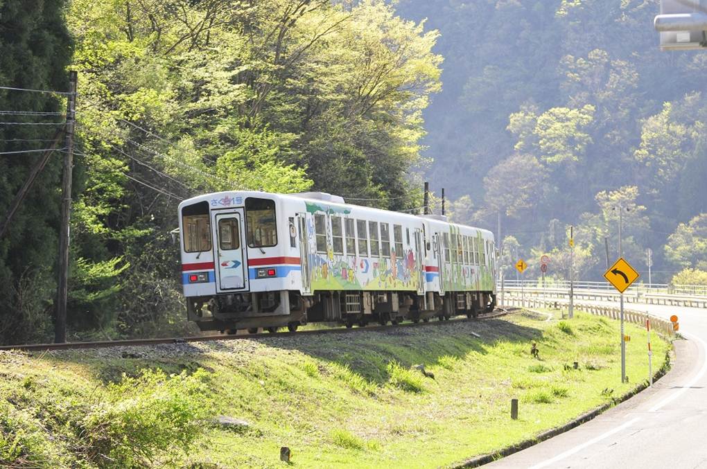 日本旅行鉄道プロジェクト商品 鉄道好き有名人と行く 山陰dc 智頭急行 若桜鉄道の旅 発売 株式会社 日本旅行のプレスリリース