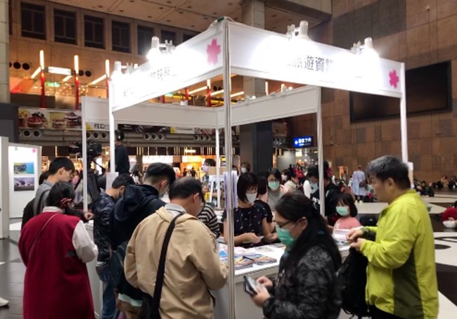 多くの台湾市民が会場に集まり、訪日旅行できない中でも、日本への関心の高さをうかがわせました。
