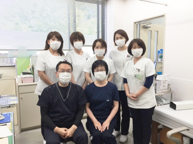 森島さんの妹さんが勤務している「笹川内科胃腸科クリニック」の皆様にもご協力いただきました。