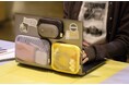 ノートパソコンに“貼る収納”。ガジェットや小物をまとめてスマートに持ち運べる「貼るポーチ（PC用）」を発売