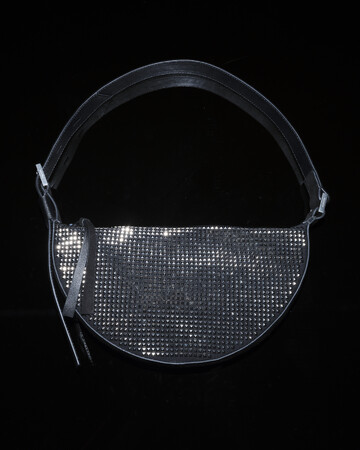 HALF MOON PIN クロスボディバッグ ￥35,200