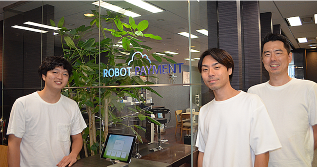 株式会社ROBOT PAYMENT様（写真左から、山下 隼平 氏、田本 諒 氏、妹川 洋之介 氏）
