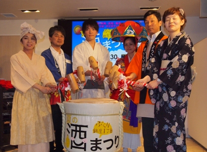 2013年　夏の酒まつり　鏡開きの模様