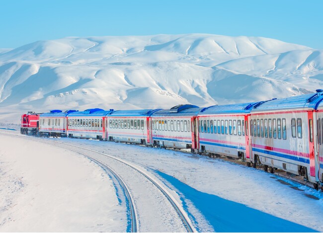 世界でも有数の美しい鉄道路線のひとつ「イースタン・エクスプレス」、今期の運行開始