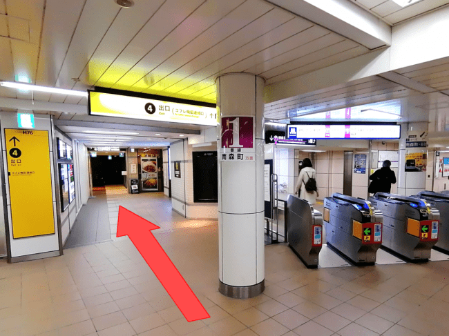 (地下)東梅田改札すぐ。その他主要駅からも地下でつながっています