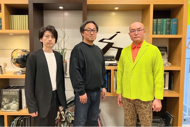 写真中央:株式会社フリック代表取締役社長 川村静哉氏、 写真右:デジタルハリウッド株式会社代表取締役社長兼CEO 吉村毅、写真左:同社執行役員 池谷和浩 写真中央:株式会社フリック代表取締役社長 川村静哉氏、 写真右:デジタルハリウッド株式会社代表取締役社長兼CEO 吉村毅、写真左:同社執行役員 池谷和浩