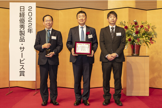 (左から取締役常務執行役員 中村琢司、代表取締役社長 大塚一男、綜合研究所マテリアル研究部 主任研究員 田中郷史) (左から取締役常務執行役員 中村琢司、代表取締役社長 大塚一男、綜合研究所マテリアル研究部 主任研究員 田中郷史)