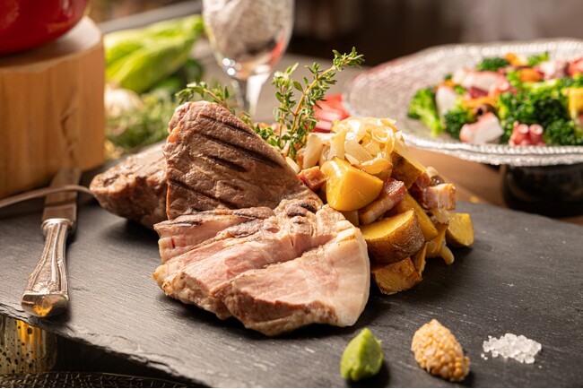 厳選豚肩ロースの瞬間スモーク　選べる3種のソース(トリュフ塩・マスタード・ジェノベーゼ)