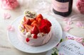 【横浜/大宮】カーネーションといちごづくしのキュートなケーキに、日ごろの感謝の気持ちを込めて「母の日限定 カーネーション&ケーキ付プラン」