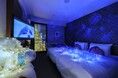 【名古屋】幻想的な“青の世界”に癒される！名古屋港水族館チケット付きプラン『STRINGS AQUA ROOM』