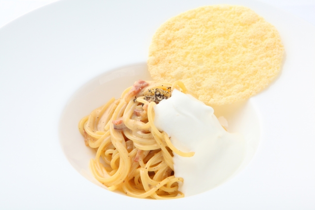 【パスタ】ペコリーノロマーノのカルボナーラ　豆乳のエスプーマ