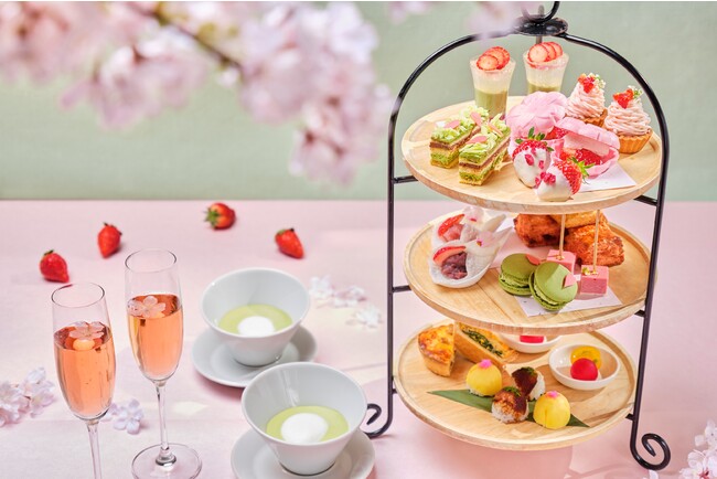 桜といちごの和風アフタヌーンティー（2名分）イメージ　※店舗では白色のお皿でのご提供となります。