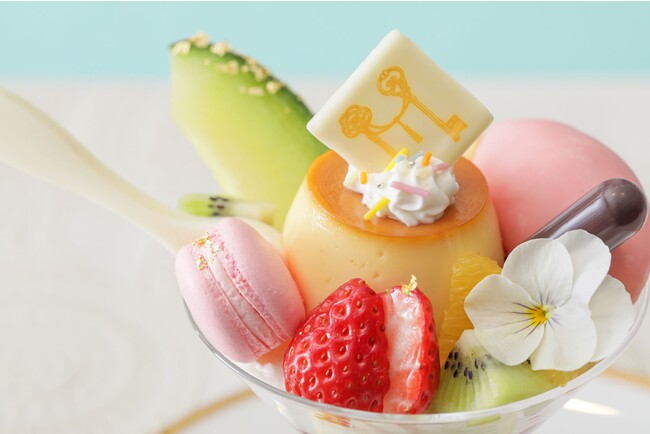 ▲カラースプレー、ロゴチョコレート、チョコソースを使用し、自分で仕上げる楽しさ満載