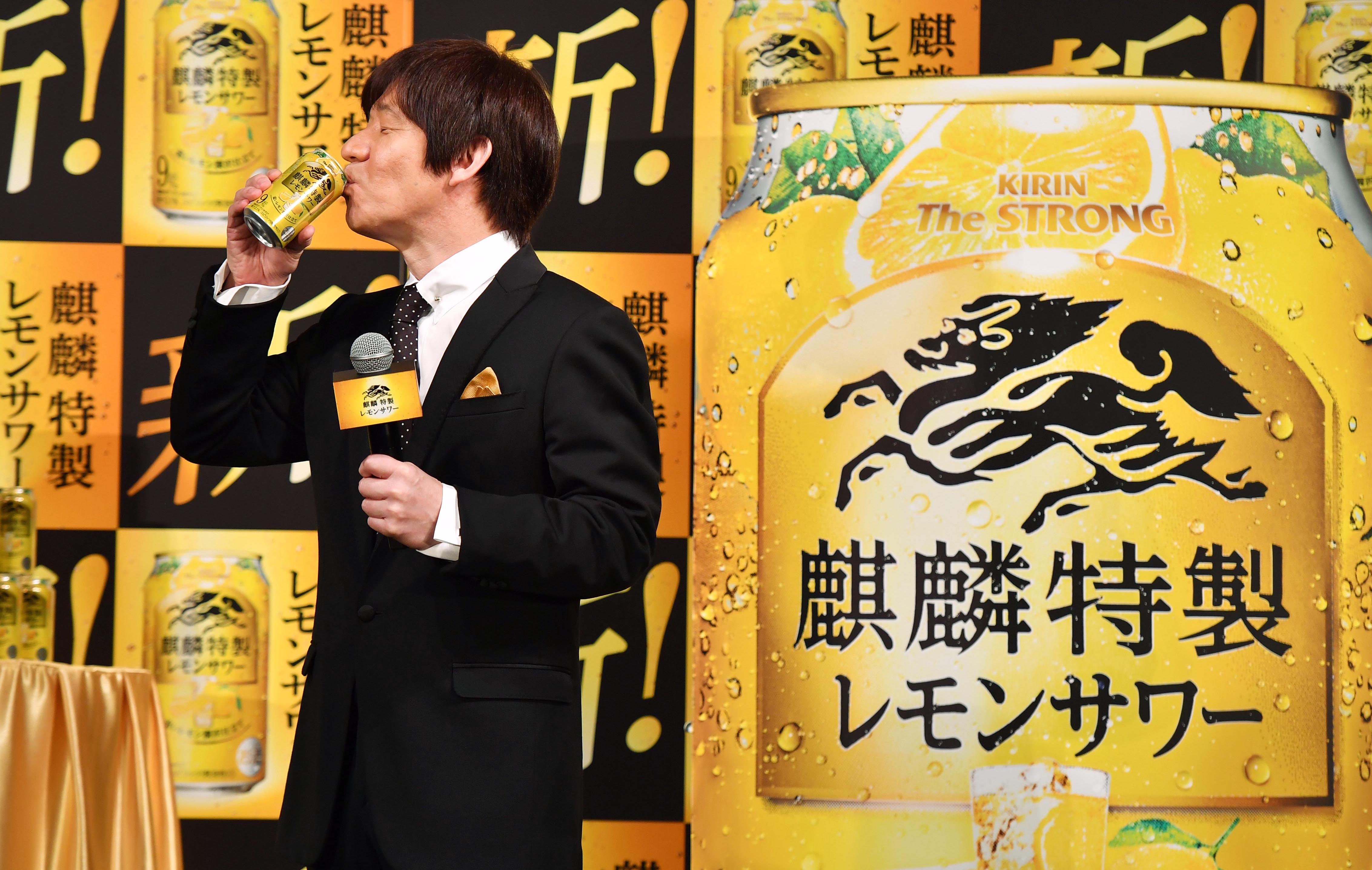 新 麒麟特製レモンサワー の手間暇かけたつくり方を内村光良さんが体験 麒麟特製でできた格別なおいしさに内村光良さんも感動 抜群にうまい 手間暇かけた味わいが格別ですね キリンビール株式会社のプレスリリース