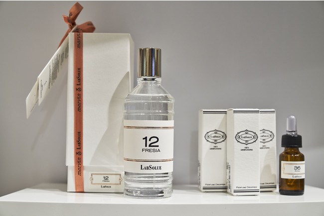 ミラノの芸術的香水ラボラトリー『LabSolue(ラブソルー)』香りを体験
