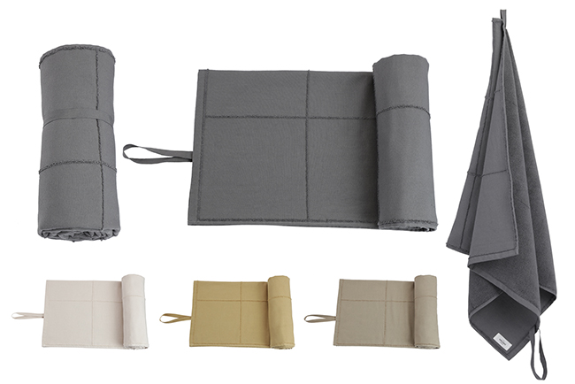 「CALM TOWEL TO GO 60 × 120」（上）Dark Grey（左下から）Stone, Khaki, Clay