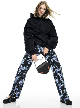 Sweat ¥17,900, Bottoms ¥19,900 (全て税込) Sweat ¥17,900, Bottoms ¥19,900 (全て税込)