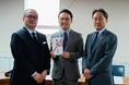チャリティーサンタは、イオンエンターテイメントから群馬銀行の「SDGs私募債」を通じて寄付を受け取りました。