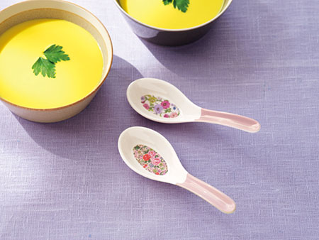 (写真上から)ギリー、ロウェナ