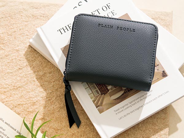 PLAIN PEOPLE［プレインピープル］ コンパクトじゃばら財布／『大人のおしゃれ手帖』2022年12月号増刊［1180円（税込）］付録