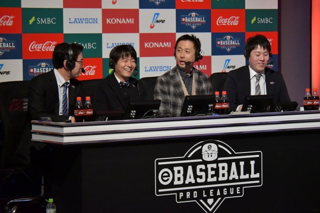 解説するロザンのお二人　　ⓒNippon Professional Baseball  ⓒKonami Digital Entertainment