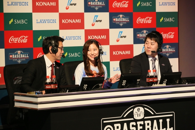 解説席の浅田真由さん ⓒNippon Professional Baseball  ⓒKonami Digital Entertainment