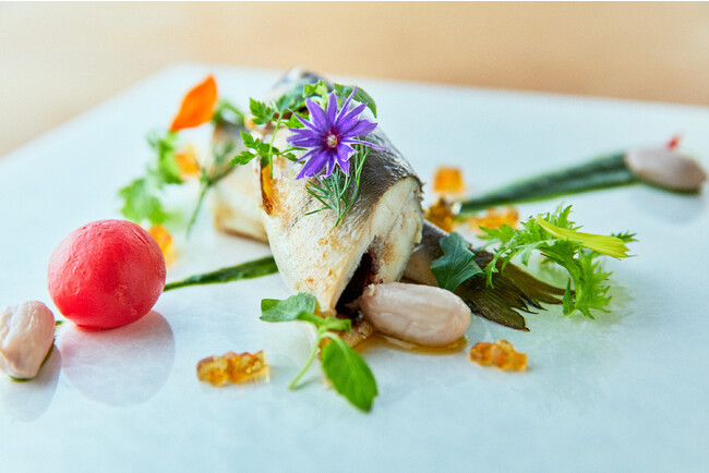【前菜】天然鮎のまるごとコンフィハーブサラダ仕立て