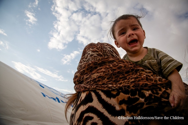 イラク北部ドホーク市から車でおそよ20分の何もない土地に立てられたキャンプに避難して来た家族