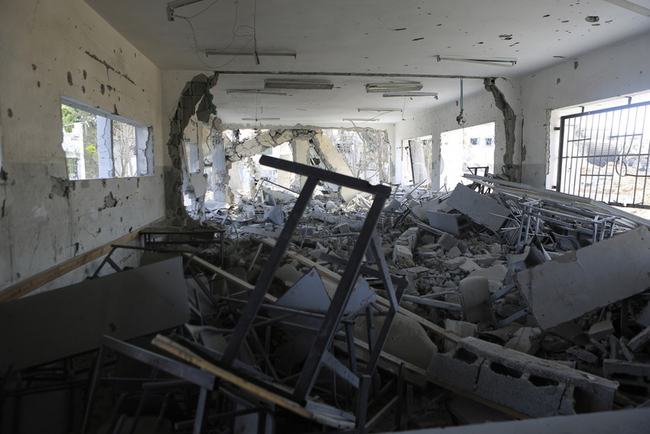 爆撃で破壊されたガザ市シェジャイヤ地区のJamal abd Elnasser校　 ©Anas Baba/Save the Children