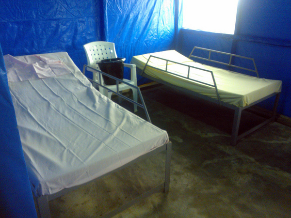 リベリアに開設した70床の医療センター内部 ©Save the Children