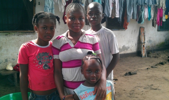 エボラ出血熱で両親を失った子どもたち（リベリア）©Bruce Boweh/Save the Children