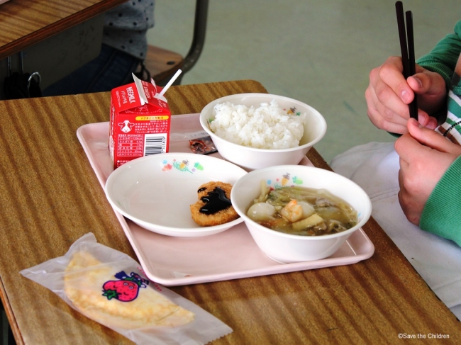 東日本大震災緊急支援で石巻市の小学校で実施した補食支援