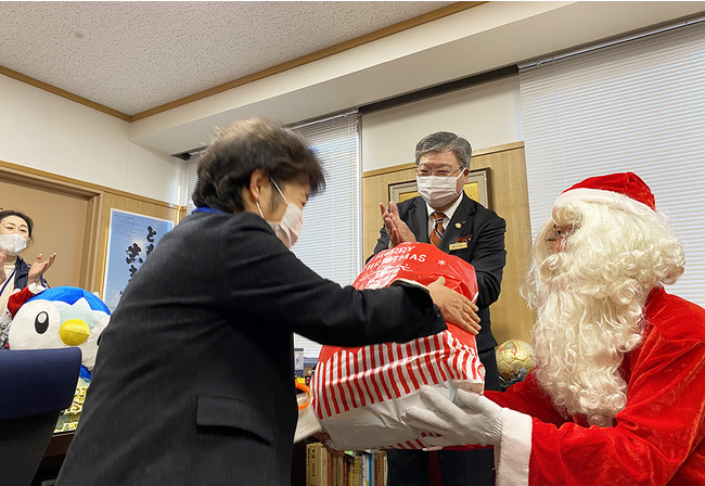 横浜ベイホテル東急 クリスマスチャリティーギフト 結果報告 お寄せいただいたプレゼント数は 計808個 株式会社東急ホテルズのプレスリリース