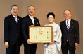 2001年より継続実施している環境保全活動「グリーンコイン」制度 延べ200万人のご厚意に支えられ、紺綬褒章を受章