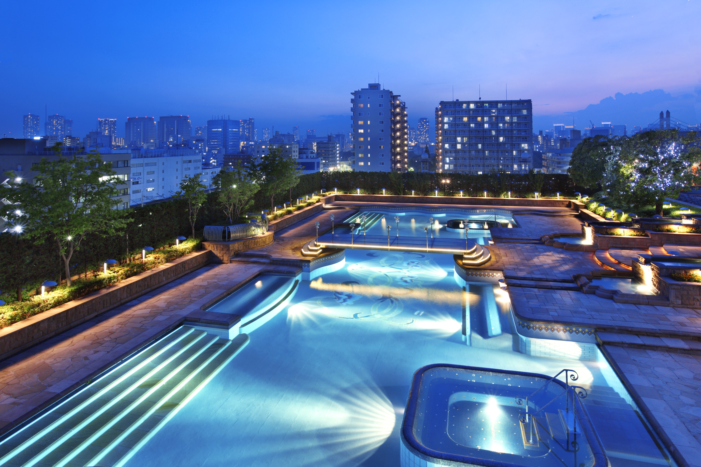 ホテルイースト21東京 ガーデンプールオープン 本年度よりナイトプールも営業開始 オークラ ホテルズ リゾーツのプレスリリース