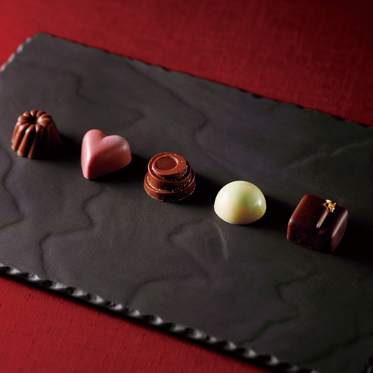 京都ホテルオークラ バレンタインスイーツ21 オンラインショップで人気の サンク ショコラ がリニューアル オークラ ホテルズ リゾーツのプレスリリース