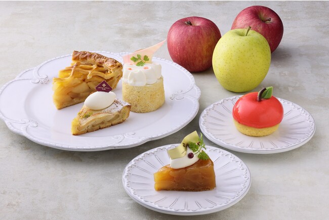 (右端から時計回りに)「りんごのムース」「タルトタタン」 「タルトポンム」「りんごのシフォンケーキ」「アップルパイ」