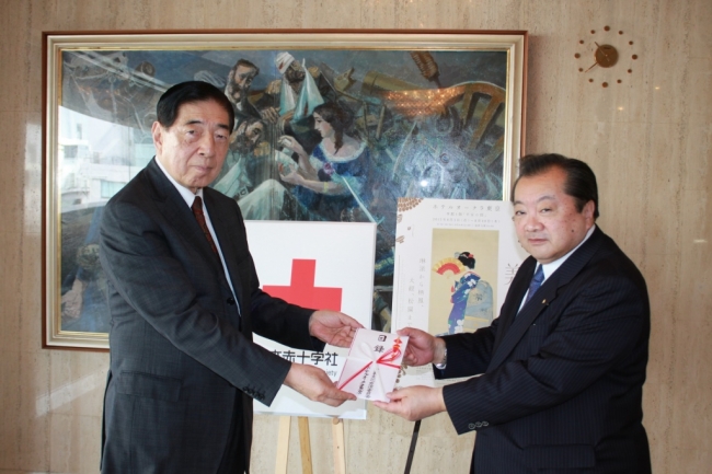 （左）日本赤十字社 社長 近衞 忠煇氏 （右）池田 正己