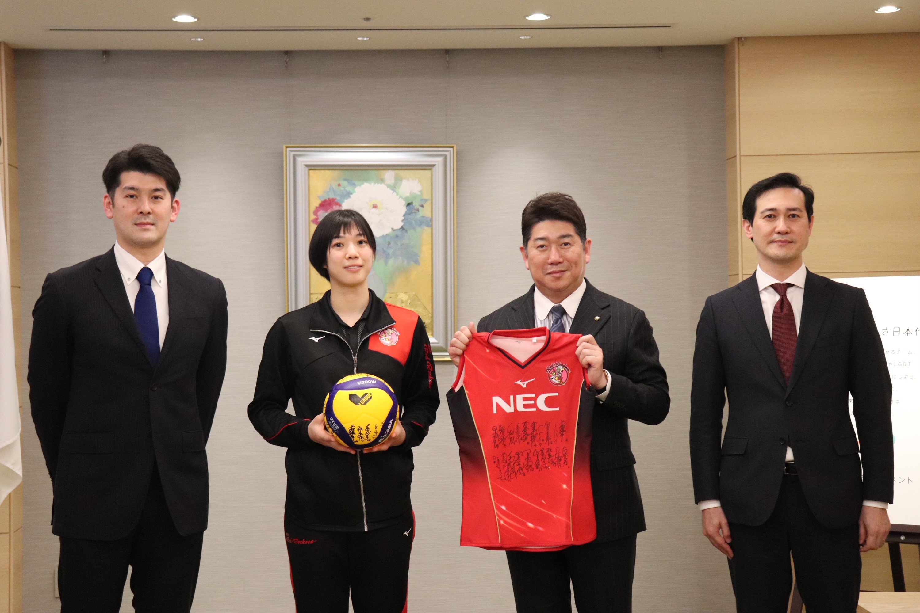 バレー Vリーグ Necレッドロケッツ主将山内美咲が2020 21 V League Division1 Womenリーグ戦終了のご報告のため川崎 市福田市長および川崎商工会議所草壁会頭を表敬訪問 日本電気株式会社のプレスリリース