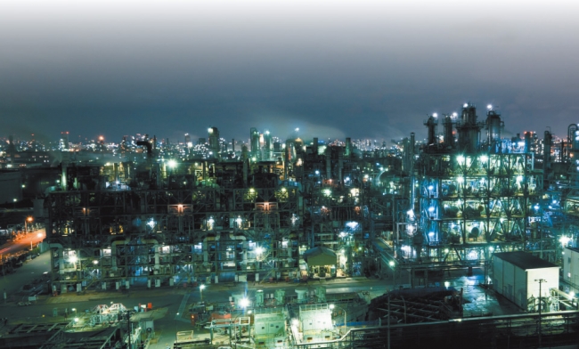 ※川崎の臨海部に広がる京浜工業地帯は、近未来的な美しさを誇る“工場夜景”