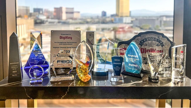 DigiKeyは2024 EDS Leadership Summitでサプライヤから18の賞を獲得しました。