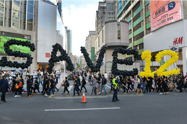 2020年10月25日に台北市中心部で行われた「Save12」キャンペーン ©AFP via Getty Images