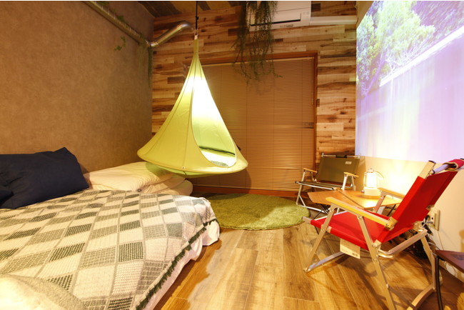 人気のキャンプダブルはハンモックテントが付いて、エキストラベッド付きで3人宿泊可能。
