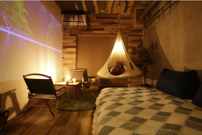 キャンプダブルは2人でアウトドアな雰囲気を部屋内で楽しめるお部屋。  
